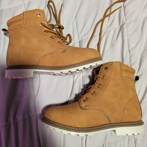 Kids tan size 13 boots